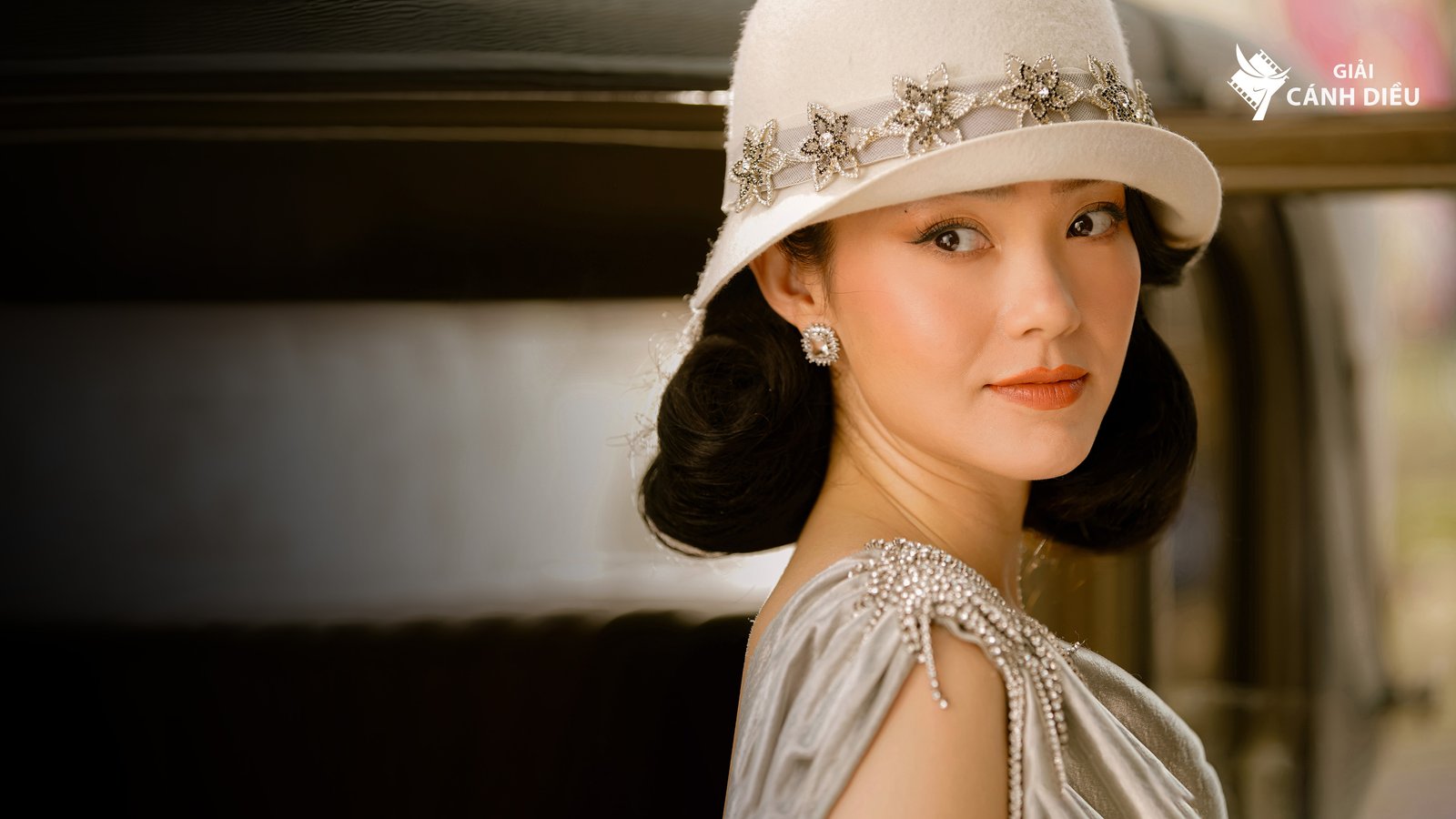 Chị Chị Em Em 2